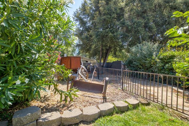 415 Carriage Lantern Ct, Somerset, CA 95684
