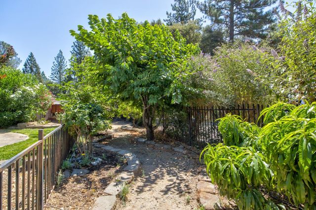 415 Carriage Lantern Ct, Somerset, CA 95684