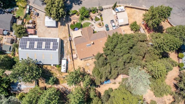 415 Carriage Lantern Ct, Somerset, CA 95684