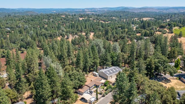 415 Carriage Lantern Ct, Somerset, CA 95684