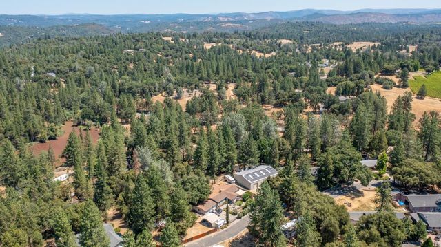415 Carriage Lantern Ct, Somerset, CA 95684