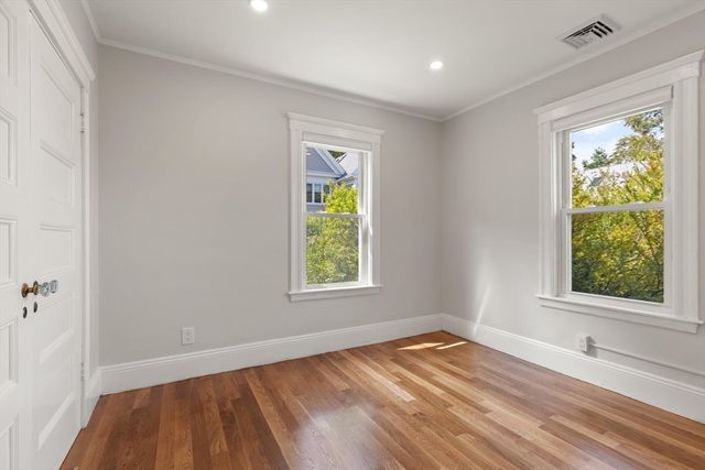 701 Hammond St 2, Brookline, MA 02467