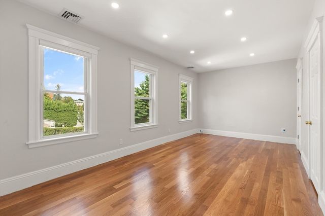 701 Hammond St 2, Brookline, MA 02467