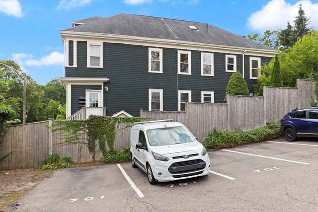 701 Hammond St 2, Brookline, MA 02467