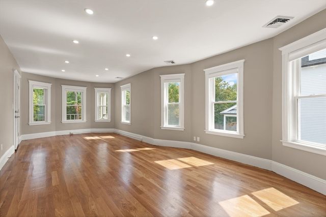 701 Hammond St 2, Brookline, MA 02467