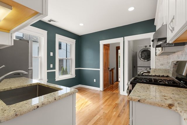 701 Hammond St 2, Brookline, MA 02467
