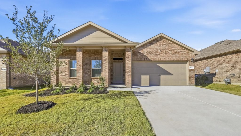917 BOLL WEEVIL Drive, Cleburne, TX 76031
