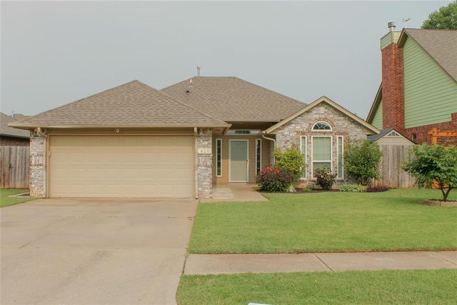 820 Glenwood Drive, Moore, OK 73160