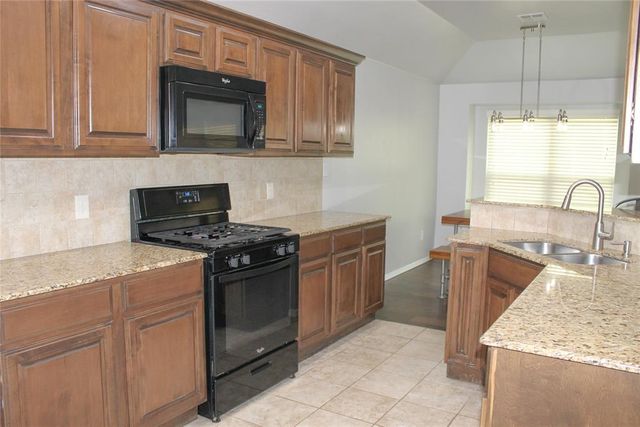 820 Glenwood Drive, Moore, OK 73160