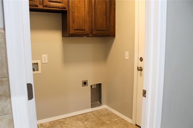 820 Glenwood Drive, Moore, OK 73160