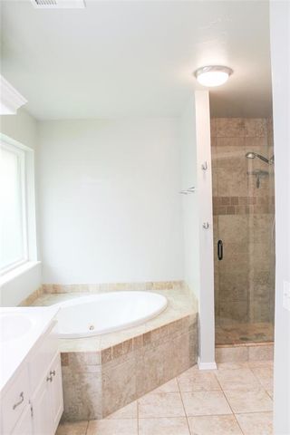 820 Glenwood Drive, Moore, OK 73160