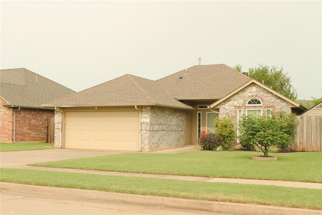 820 Glenwood Drive, Moore, OK 73160
