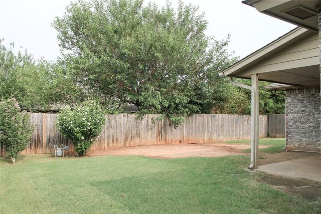 820 Glenwood Drive, Moore, OK 73160