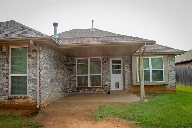 820 Glenwood Drive, Moore, OK 73160
