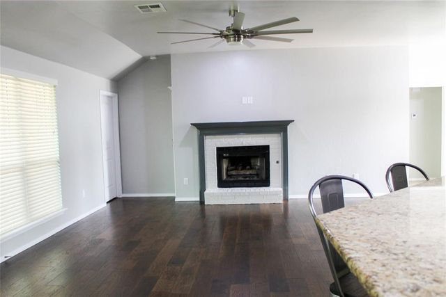 820 Glenwood Drive, Moore, OK 73160