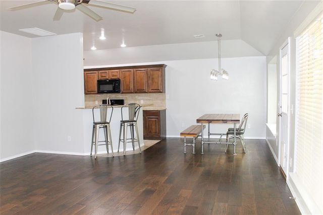 820 Glenwood Drive, Moore, OK 73160