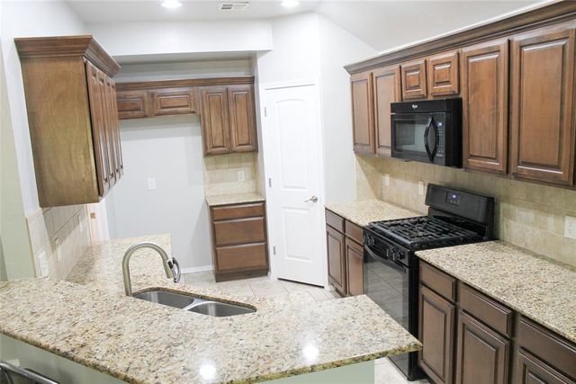 820 Glenwood Drive, Moore, OK 73160