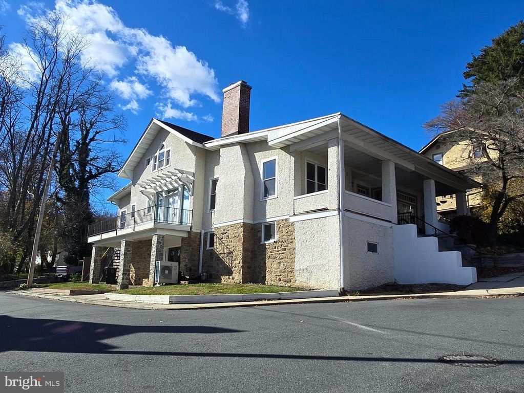 8 S LOS ROBLES CT, Reading, PA 19606