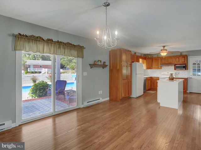 415 GLENN AVENUE, Boiling Springs, PA 17007