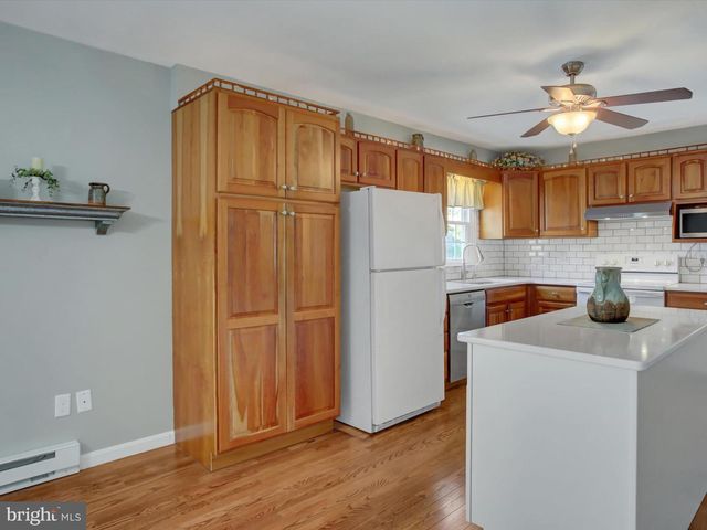 415 GLENN AVENUE, Boiling Springs, PA 17007