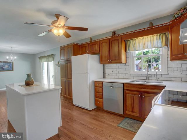 415 GLENN AVENUE, Boiling Springs, PA 17007