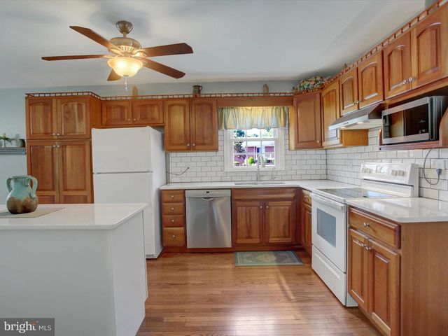 415 GLENN AVENUE, Boiling Springs, PA 17007