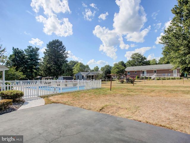 415 GLENN AVENUE, Boiling Springs, PA 17007