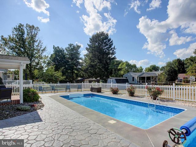 415 GLENN AVENUE, Boiling Springs, PA 17007