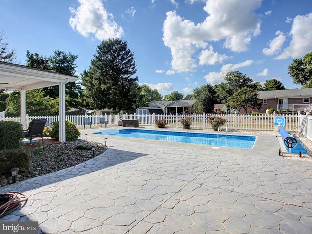415 GLENN AVENUE, Boiling Springs, PA 17007