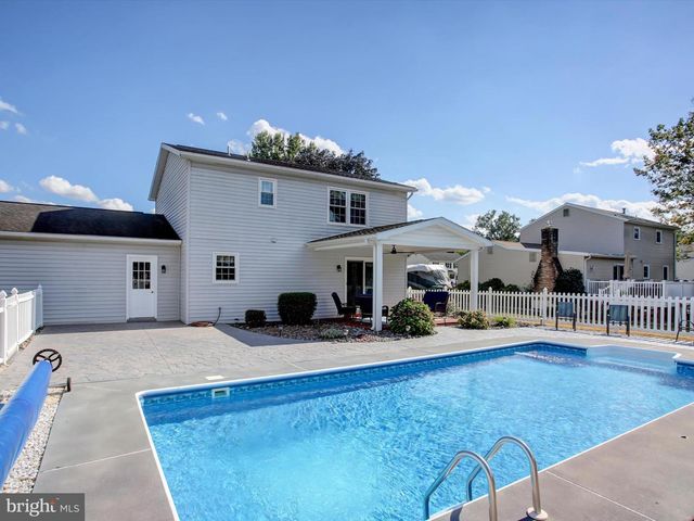 415 GLENN AVENUE, Boiling Springs, PA 17007