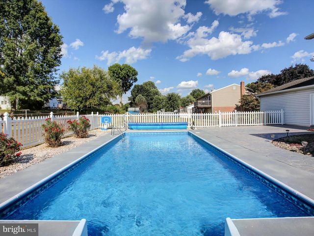 415 GLENN AVENUE, Boiling Springs, PA 17007