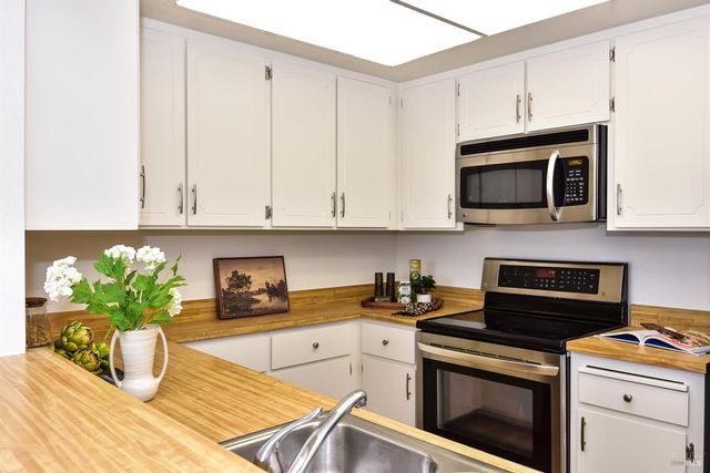 79 Scottsdale Way, Novato, CA 94947