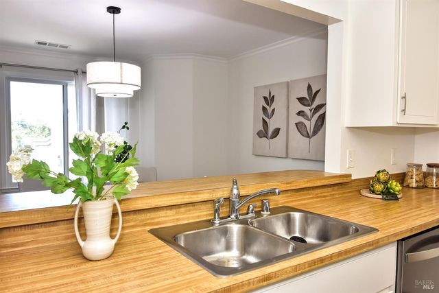 79 Scottsdale Way, Novato, CA 94947