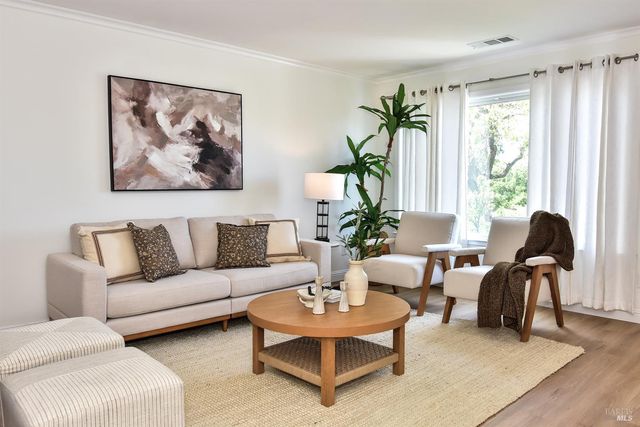 79 Scottsdale Way, Novato, CA 94947