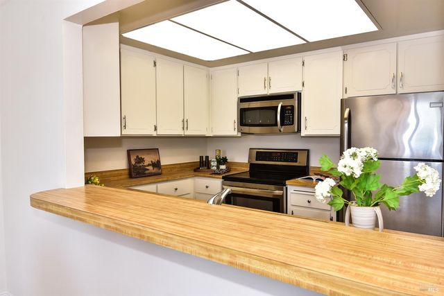 79 Scottsdale Way, Novato, CA 94947