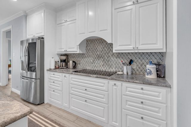 128 Lakeside Oaks Circle, Lakeside, TX 76135
