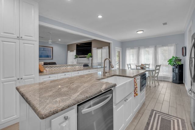 128 Lakeside Oaks Circle, Lakeside, TX 76135