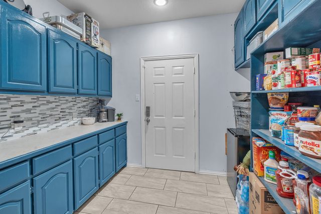 128 Lakeside Oaks Circle, Lakeside, TX 76135