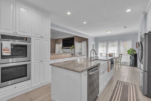 128 Lakeside Oaks Circle, Lakeside, TX 76135