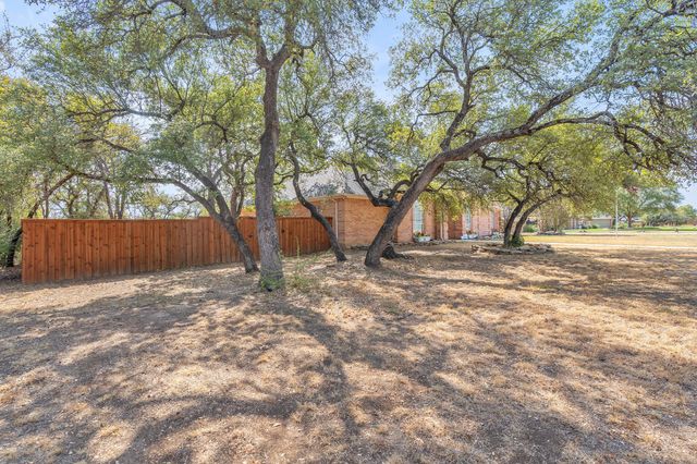 128 Lakeside Oaks Circle, Lakeside, TX 76135