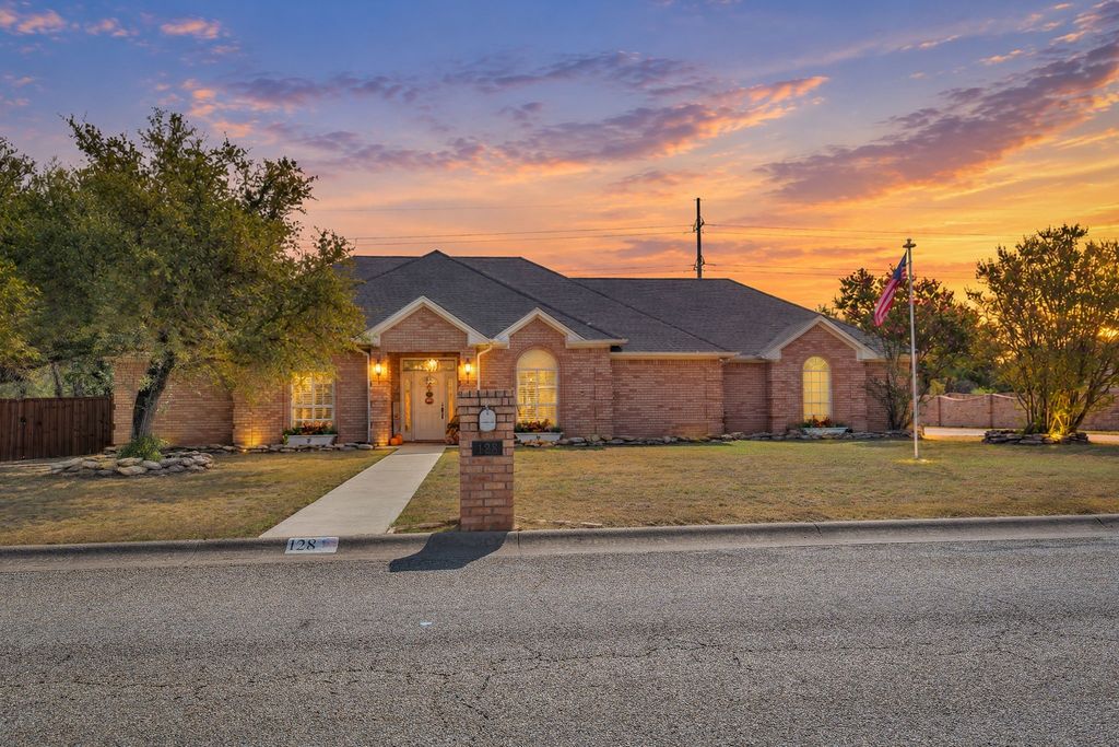 128 Lakeside Oaks Circle, Lakeside, TX 76135