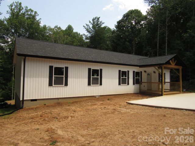 92 Saint Charles Court, Hickory, NC 28601