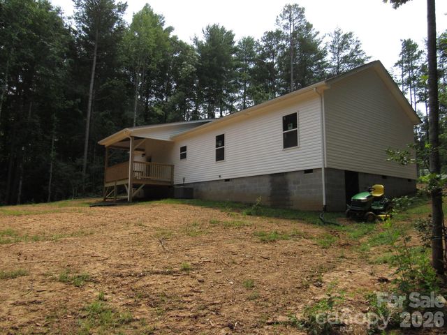 92 Saint Charles Court, Hickory, NC 28601