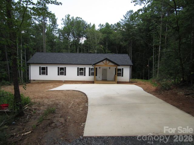 92 Saint Charles Court, Hickory, NC 28601