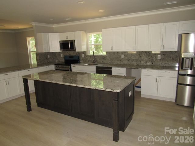 92 Saint Charles Court, Hickory, NC 28601