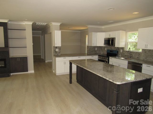 92 Saint Charles Court, Hickory, NC 28601