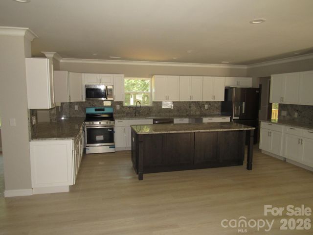 92 Saint Charles Court, Hickory, NC 28601
