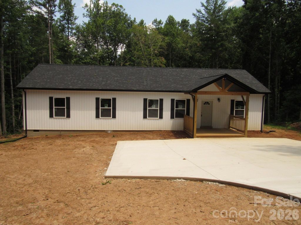 92 Saint Charles Court, Hickory, NC 28601