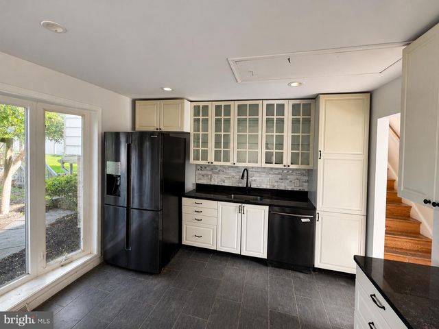 4003 WHISPERING LN, Annandale, VA 22003