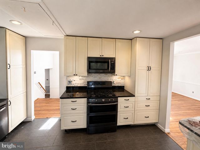 4003 WHISPERING LN, Annandale, VA 22003